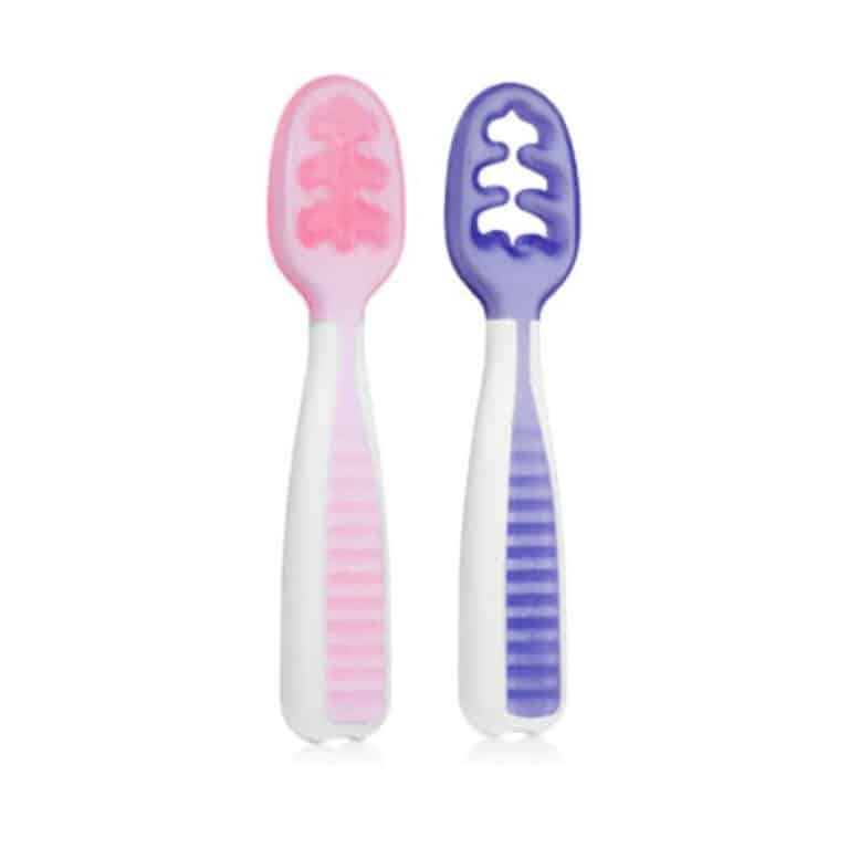 pre cuillere d'apprentissage sur fond blanc