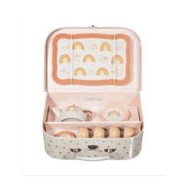 un service à thé dans sa valisette arc-en-ciel Sass&belle, vue de face sur fond blanc