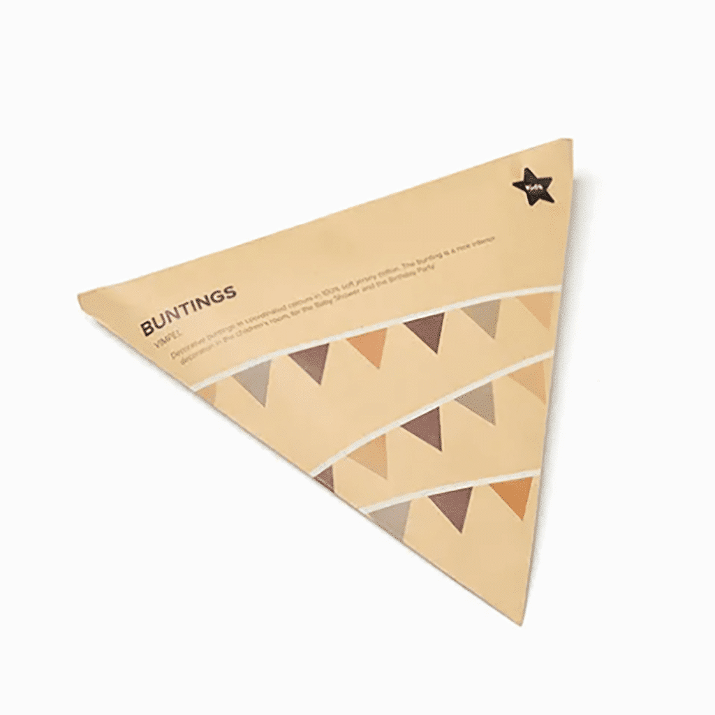 guirlande de 10 fanions kid's concept détail emballage sur fond blanc