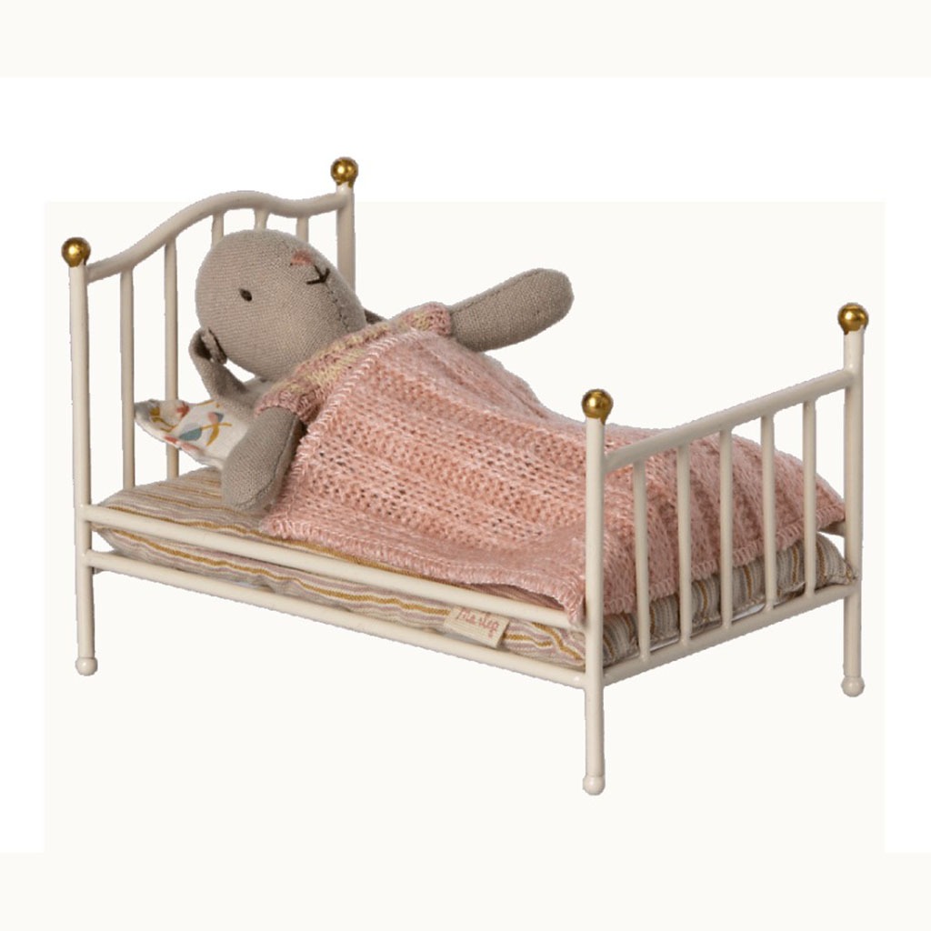 lit vintage maileg lapin couché