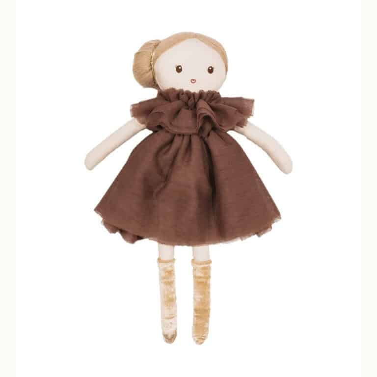 poupée maggie lu fond blanc