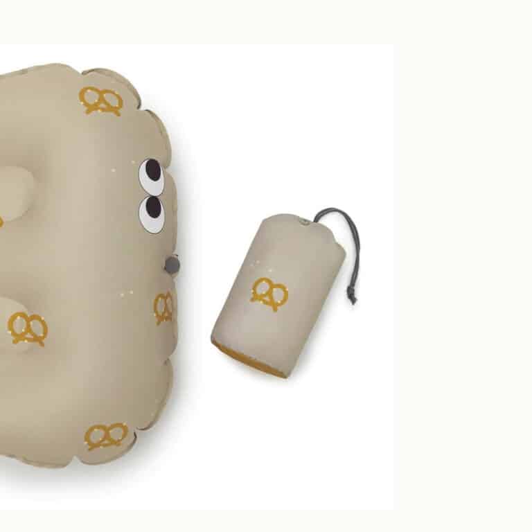 nouinoui_coussin-gonflable-bretzel-beige2