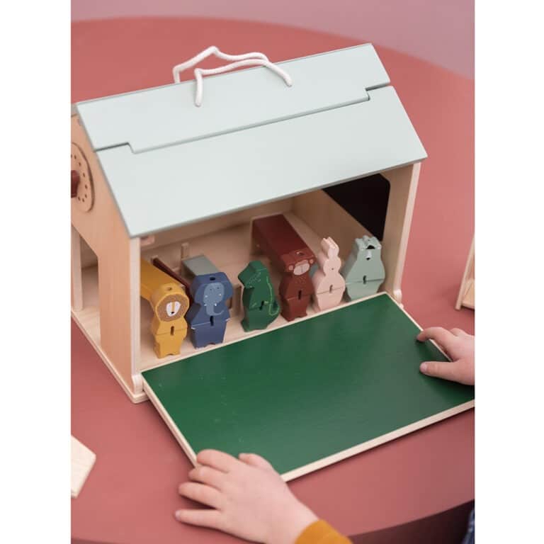 école en bois ouverte