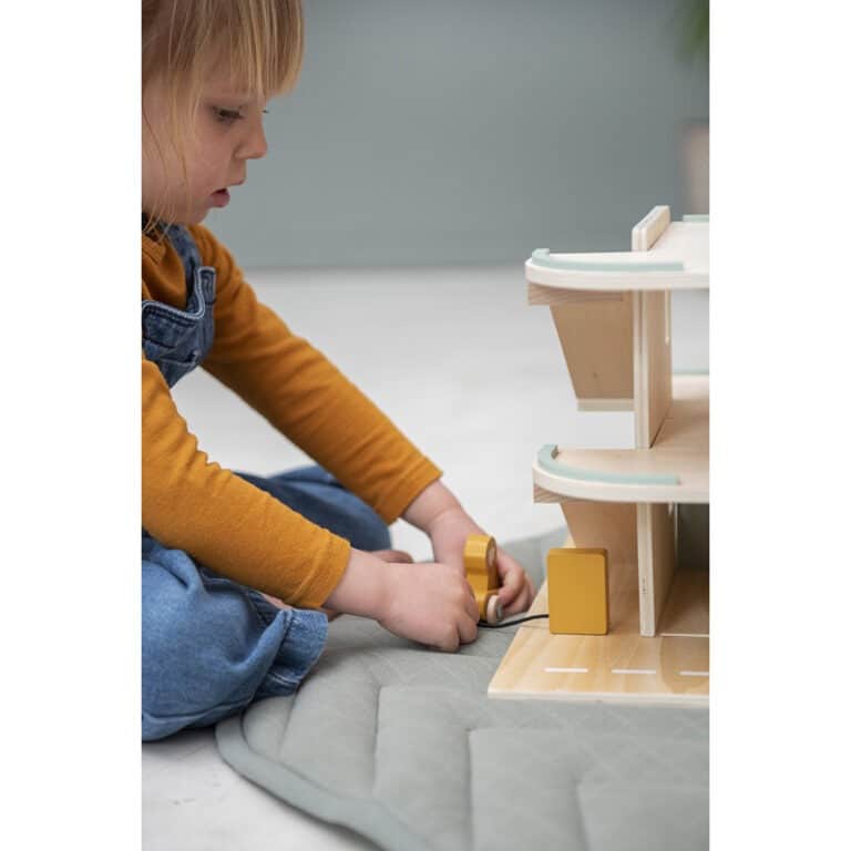 garage en bois enfant utilise station service