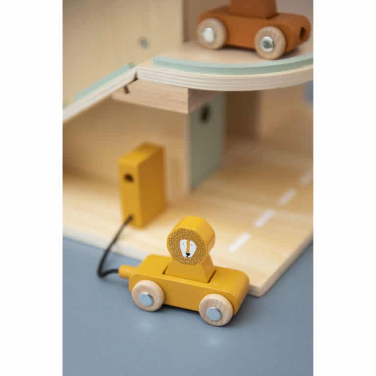 garage en bois gros plan sur station service