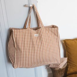 Un sac cabas week-end vichy de couleur brique de la marque gabrielle paris