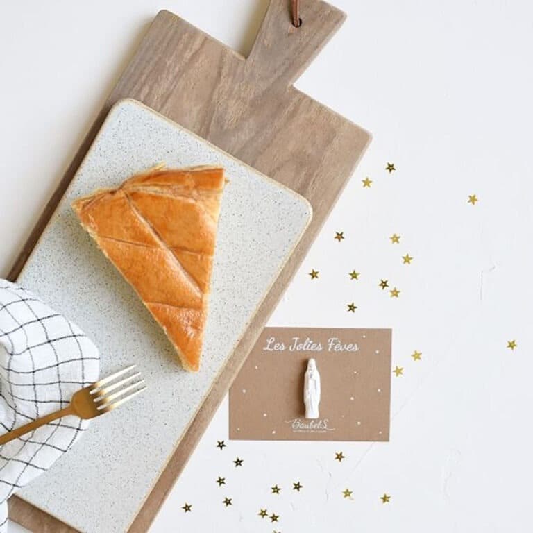 Une fève religieuse de la vierge Marie à Vannes de la marque baubels | Little Marmaille, magasin jouets à Vannes