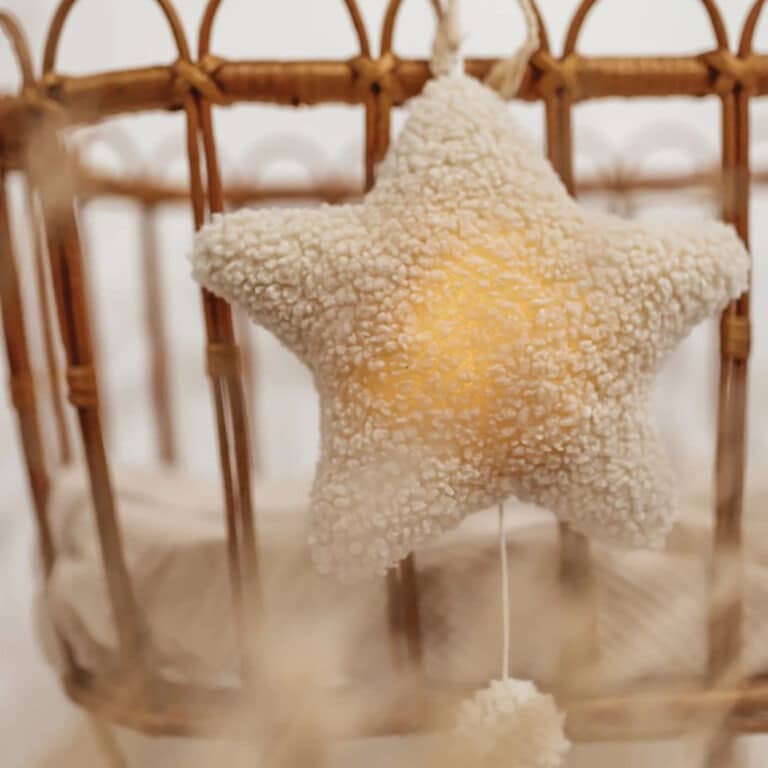 coussin musical en forme d'étoile de la marque mrs ertha