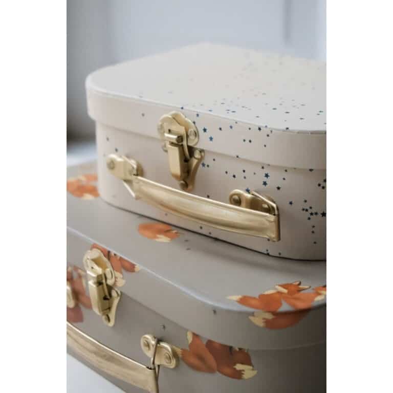 Une grande valisette avec des renards ou une petite avec des étoiles de la marque Konges