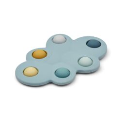 Jeu pop it en forme de nuage et de couleur bleu de la marque liewood