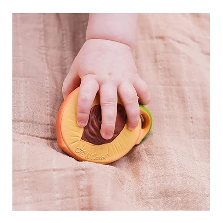 jouet de dentition palma la pêche avec main de bébé