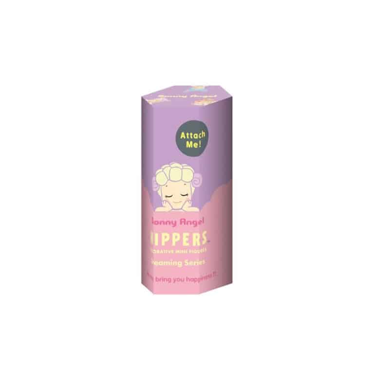 Les Sonny Angel Hippers Dreamy s'accrochent sur un téléphone, un cadre...