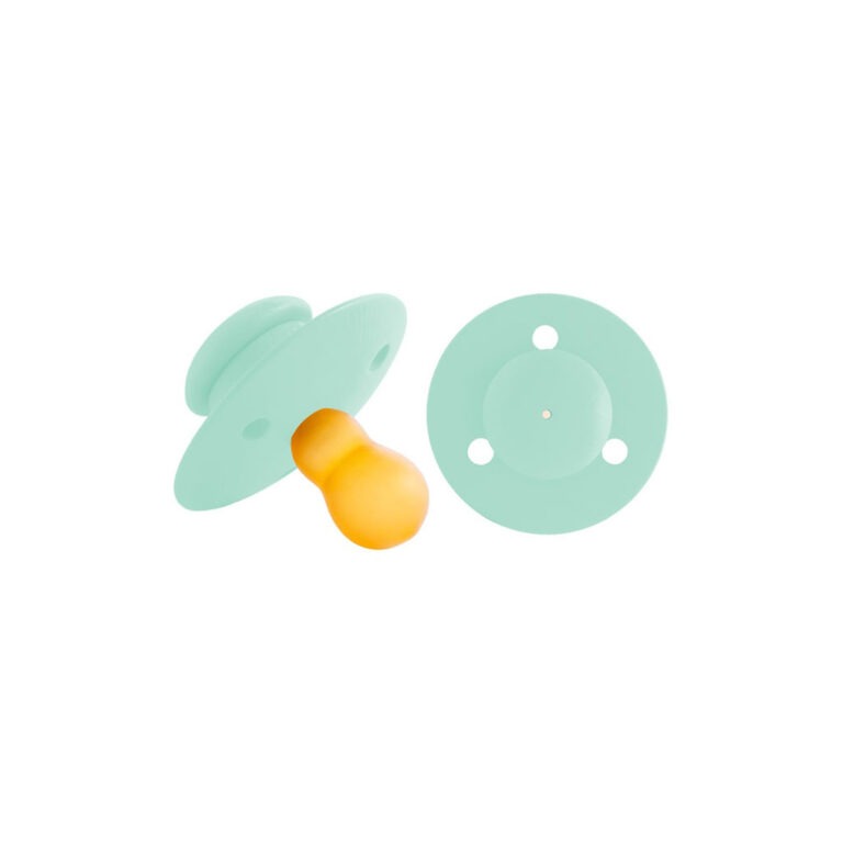 Tétine en bois et caoutchouc naturel de couleur vert d'eau de la marque totote