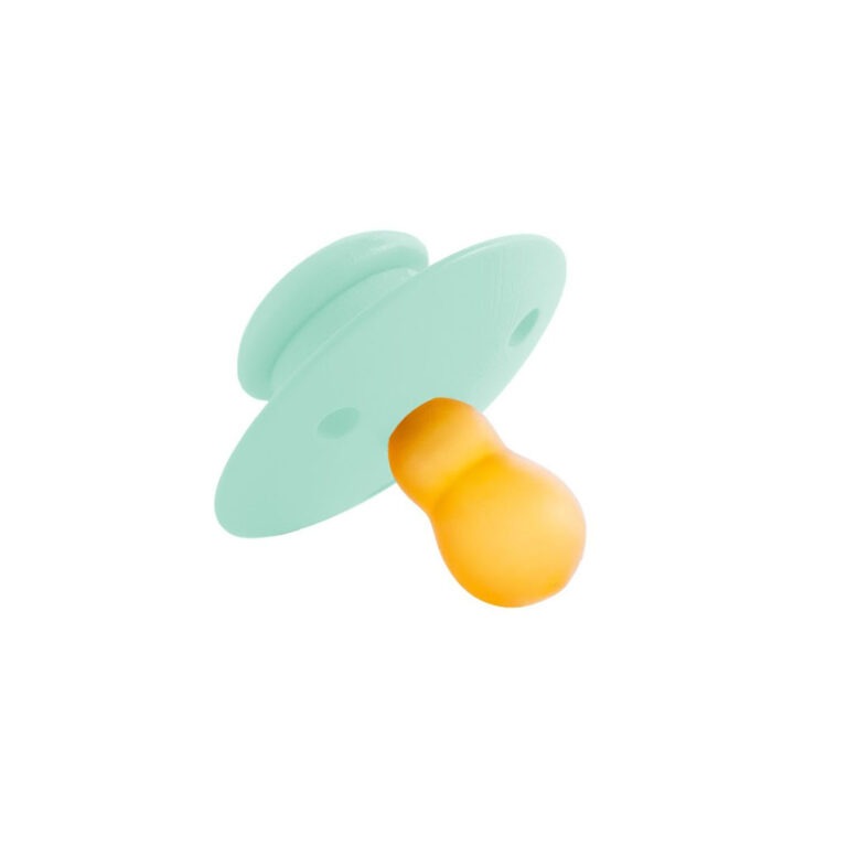 Tétine en bois et caoutchouc naturel de couleur vert d'eau de la marque totote