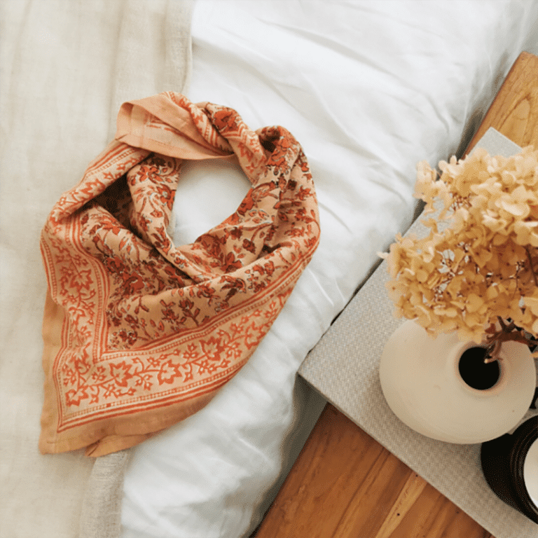 Petit foulard isha cerise bindi atelier