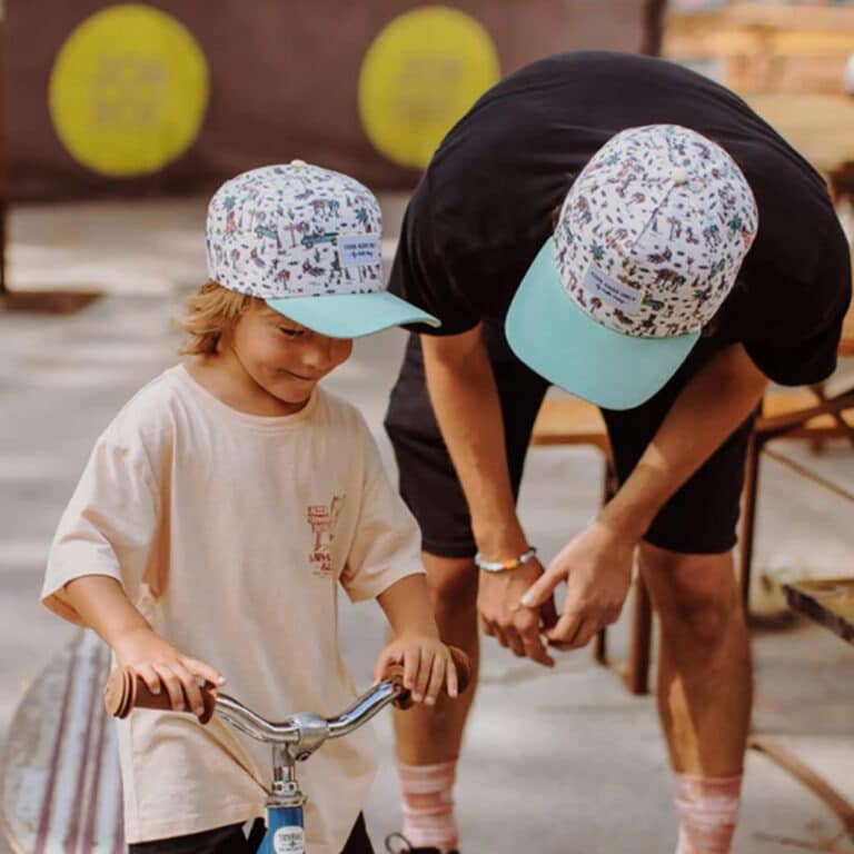 casquettes enfant et papa portées