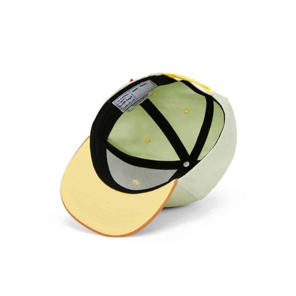 casquette hello hossy vue de dessous sur fond blanc