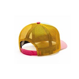 casquette vue de dos sur fond blanc