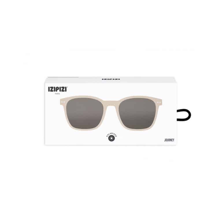 Lunettes de soleil journey sur fond blanc