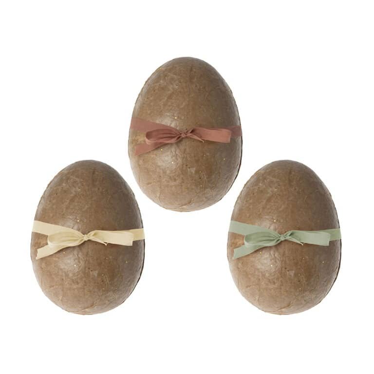 oeuf fermé avec ruban