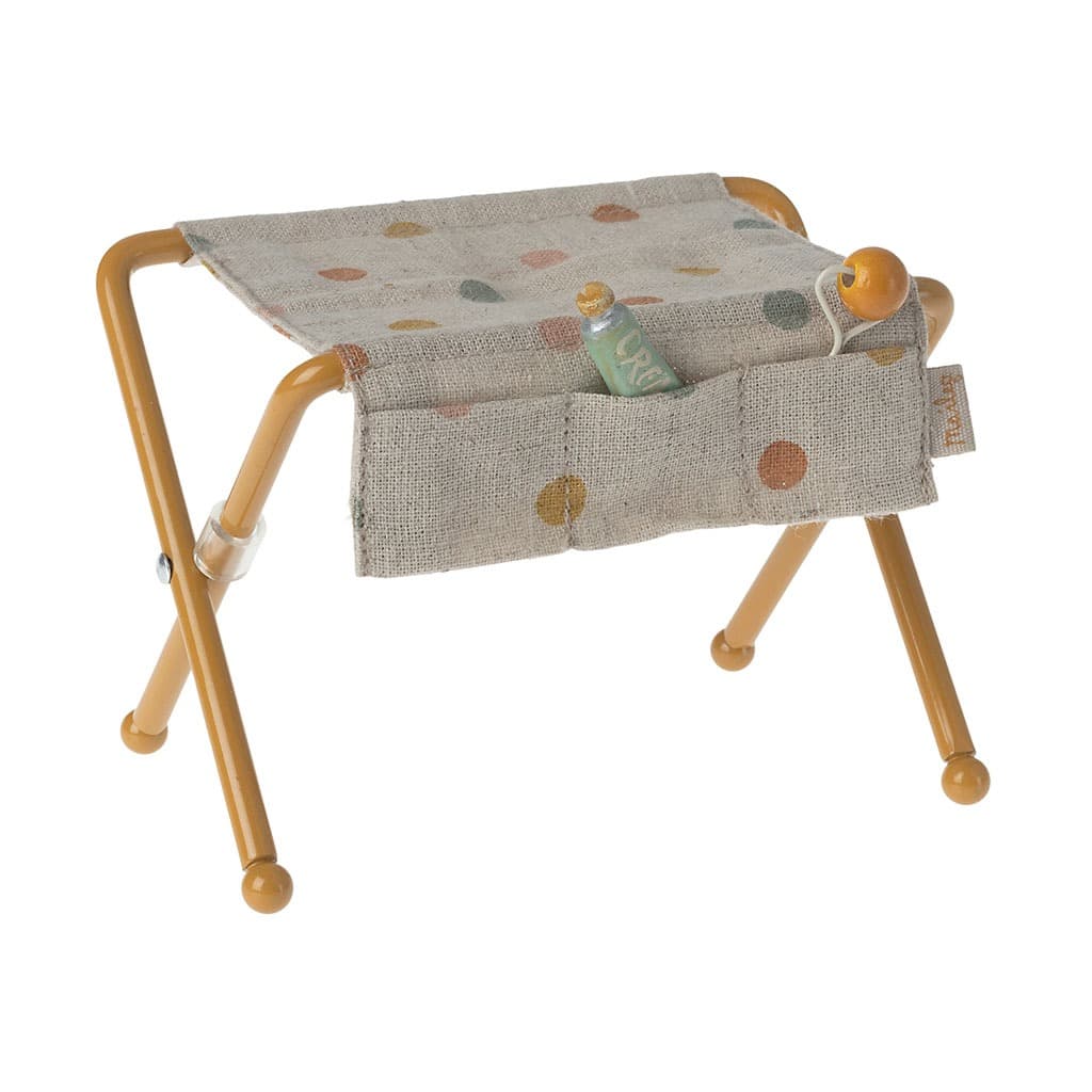 table langer souris fond blanc