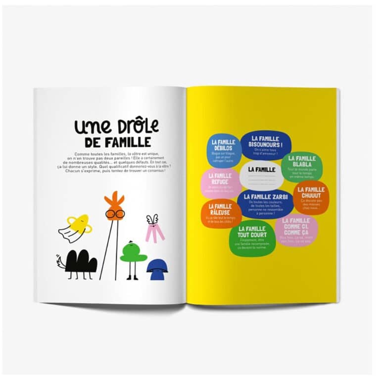 un cahier d'activités pour les familles recomposée, vue de face sur fond blanc