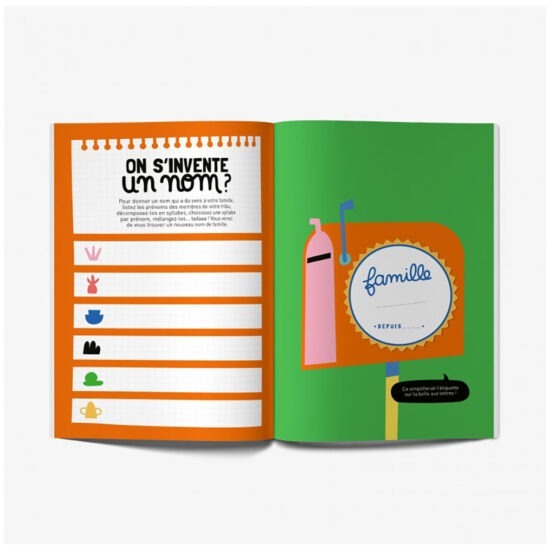 un cahier d'activités pour les familles recomposée, vue de face sur fond blanc