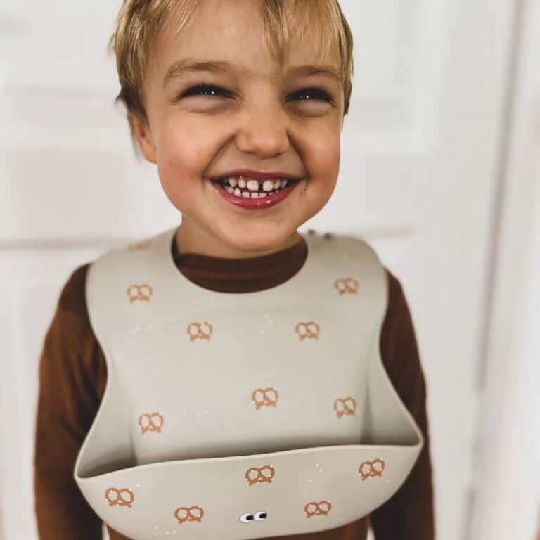 bavoir silicone bretzel ambiance enfant