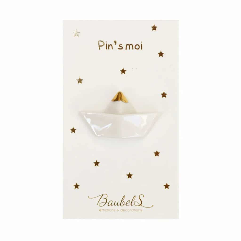 pin's bateau fond blanc