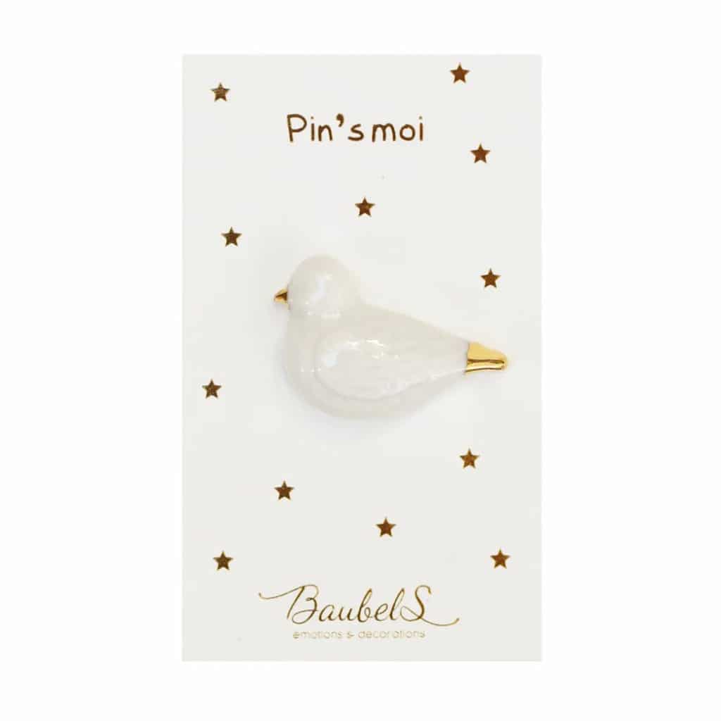 pin's oiseau fond blanc