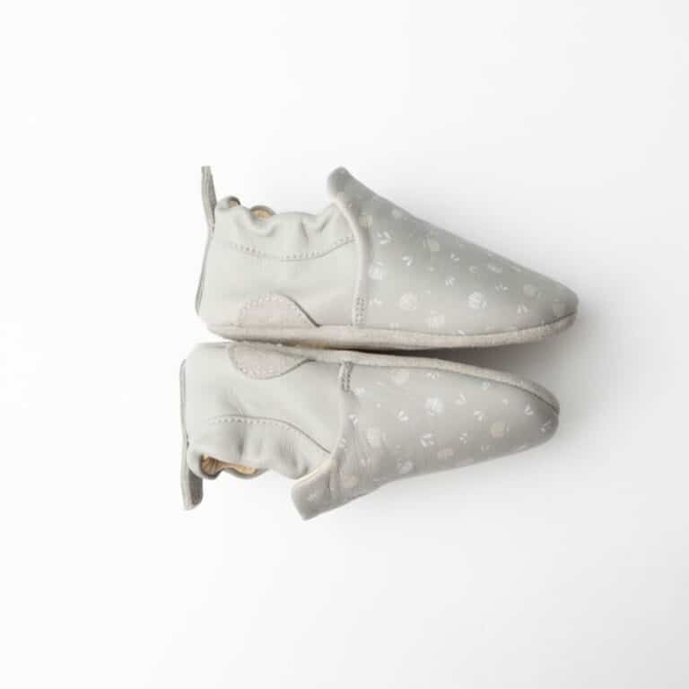 Chaussons balthazar deux bouts sur fond blanc