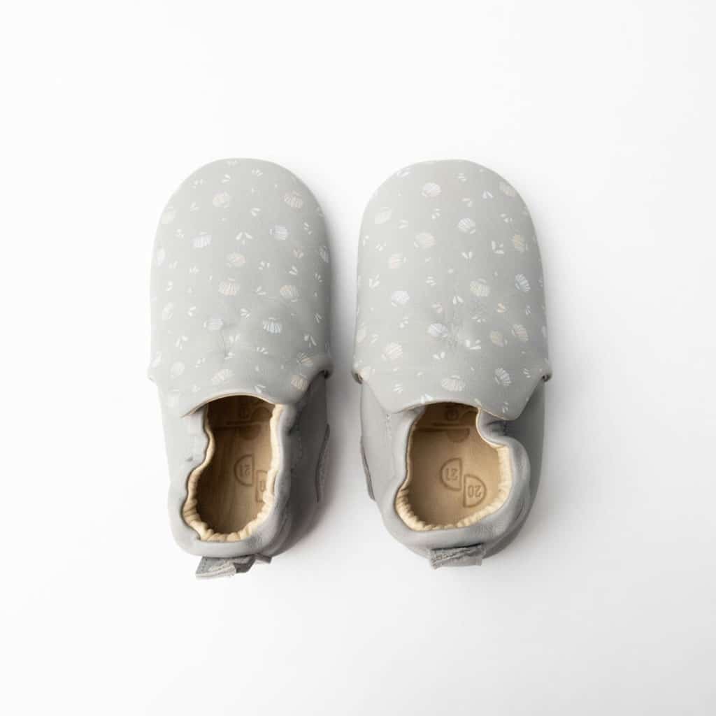 Chaussons balthazar deux bouts sur fond blanc