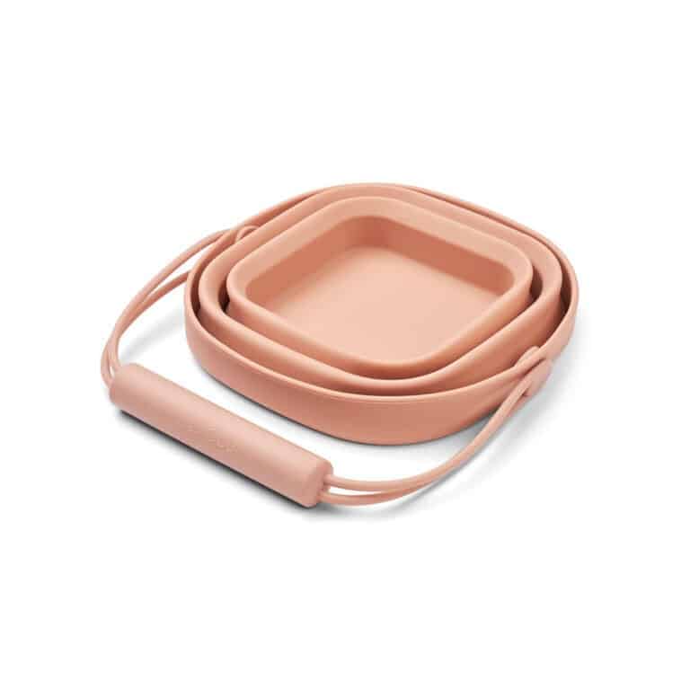 seau de plage rose liewood sur fond blanc