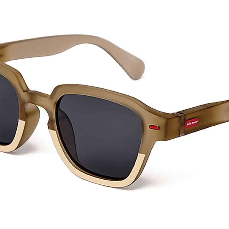 vue profil gros plan mini jimmy fond blanc