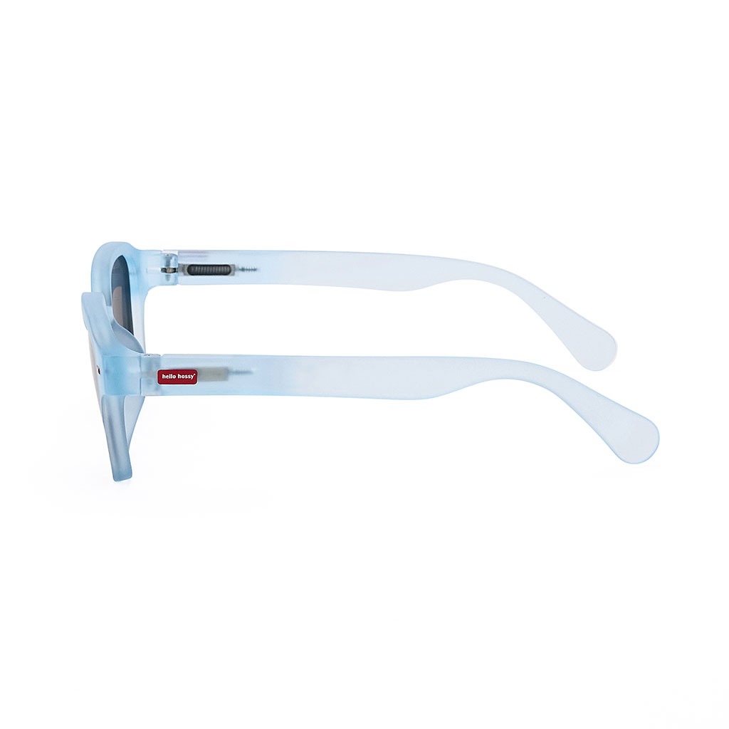lunettes soleil vue de côté sur fond blanc