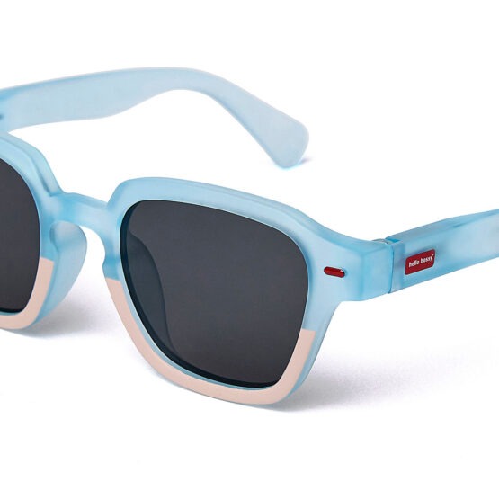 lunettes soleil vue de profil sur fond blanc