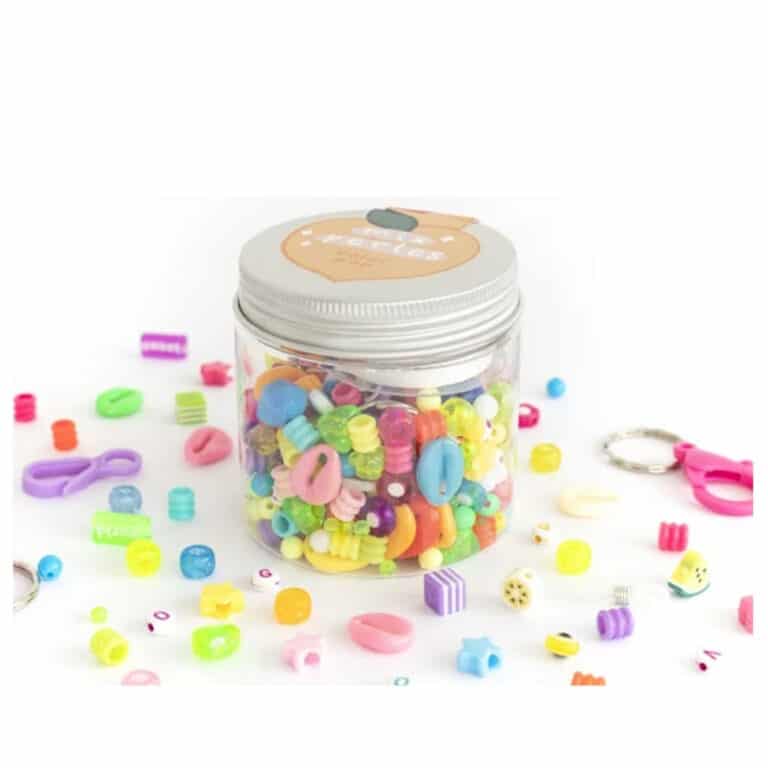 mix de perles pop color, vue de face sur blanc