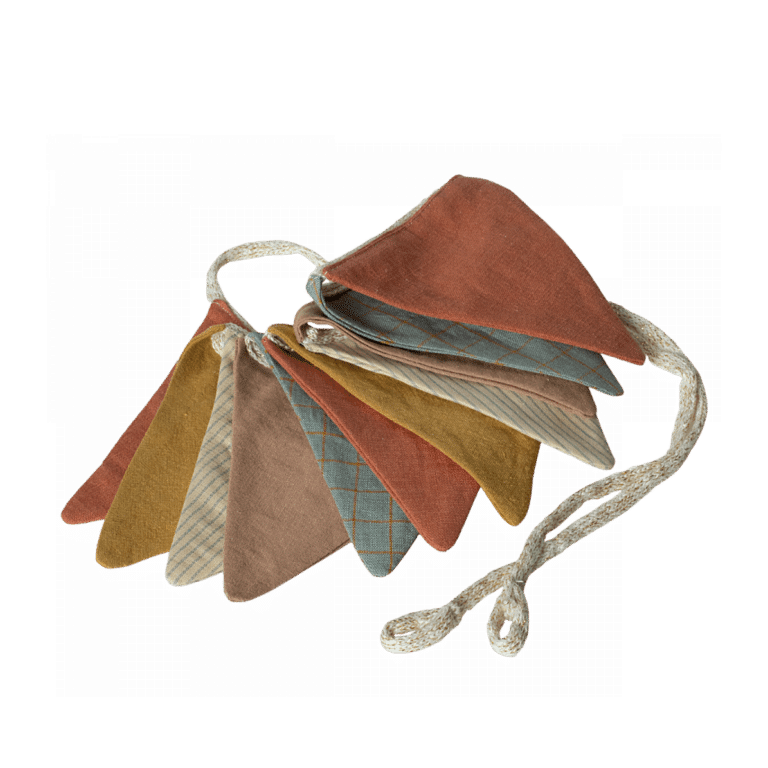 guirlande de 11 fanions multicolore maileg sur fond blanc