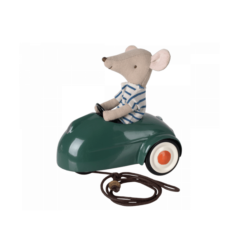 Une voiture en métal vert foncé de la marque maileg