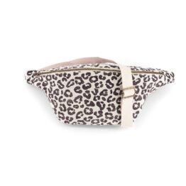 Un sac banane léopard couleur greige de la marque rose in april