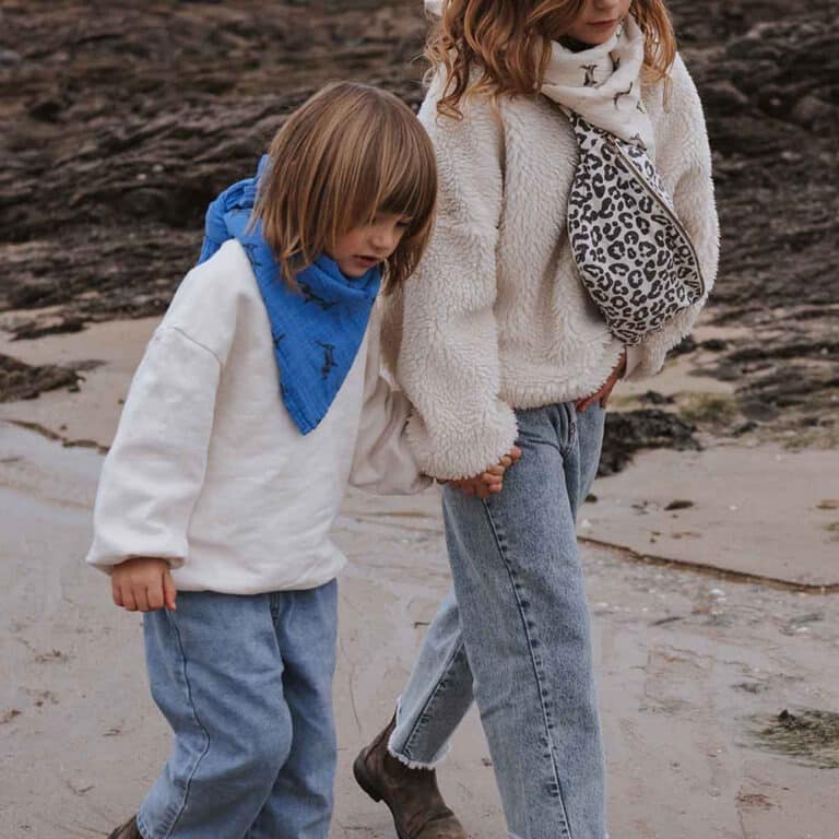 Un sac banane léopard couleur greige de la marque rose in april