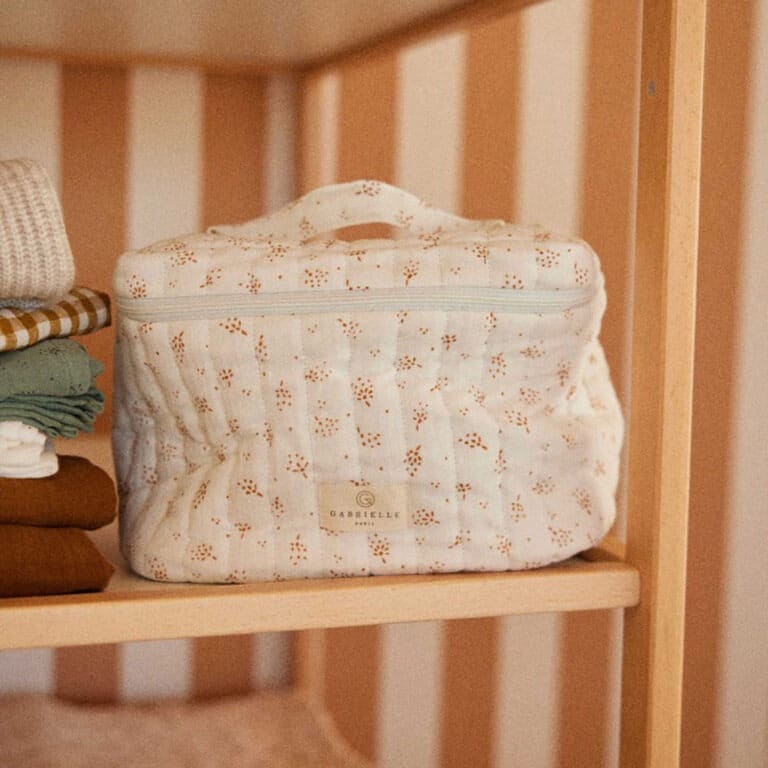 une vanity au joli motif étincelle miel, ambiance