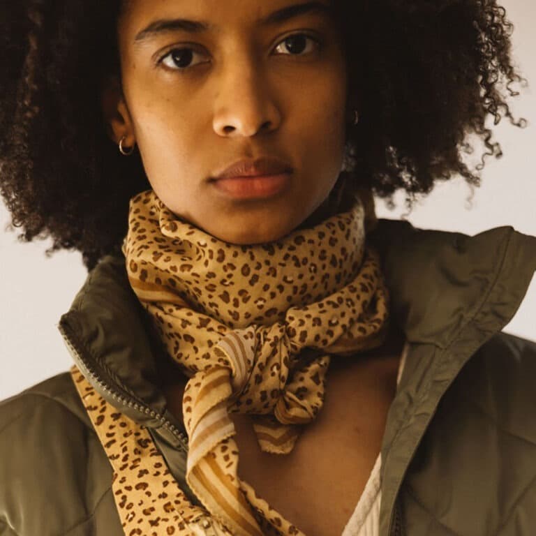 Gabrielle-paris_foulard-leopard-sable2