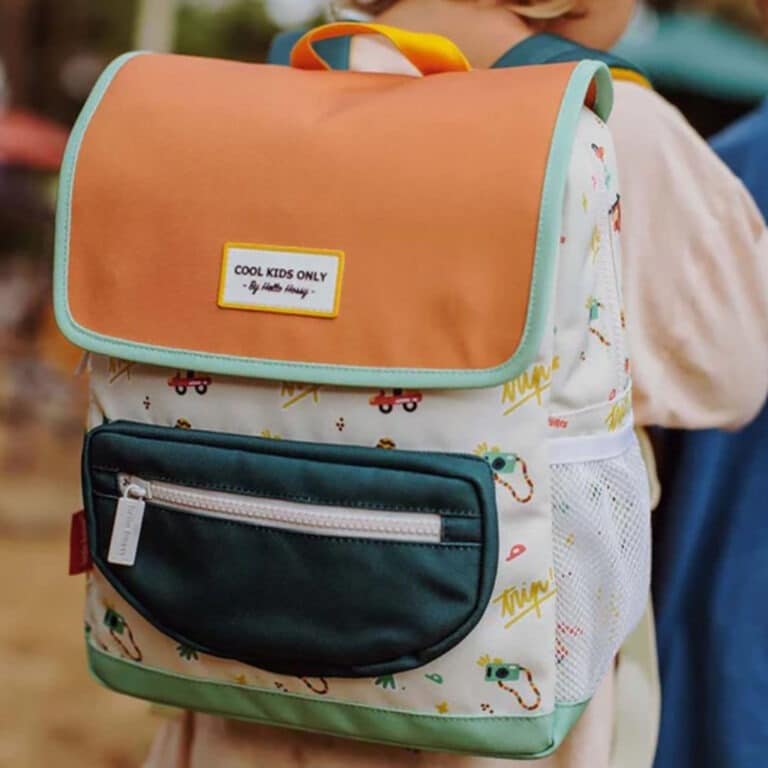 sac à dos "Cool Trip" de la marque Hello Hossy, porté