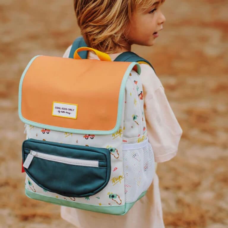 sac à dos "Cool Trip" de la marque Hello Hossy, porté