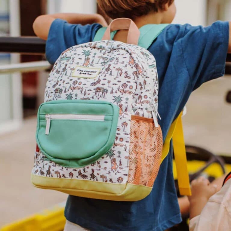 sac à dos "Jungly" de la marque Hello Hossy, porté