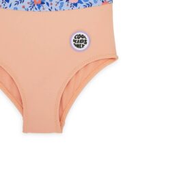 Avec ce joli maillot de bain "champêtre" de la marque Hello Hossy, votre petite fille pourra s'amuser à la plage ou à la piscine avec style !