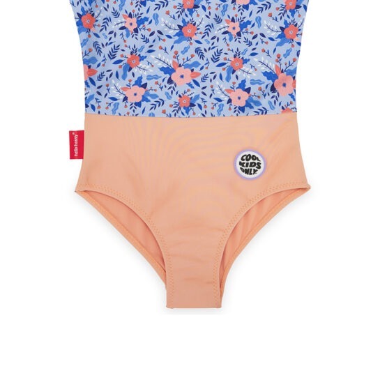 Avec ce joli maillot de bain "champêtre" de la marque Hello Hossy, votre petite fille pourra s'amuser à la plage ou à la piscine avec style !