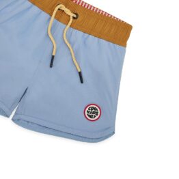 Avec ce joli short de bain "mini yosemite" de la marque Hello Hossy, votre enfant pourra s'amuser à la piscine et à la plage !