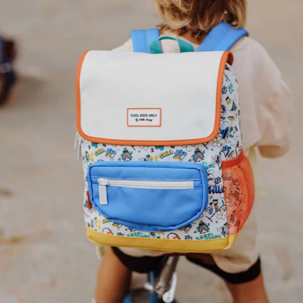 sac à dos "chill" de la marque Hello Hossy, porté